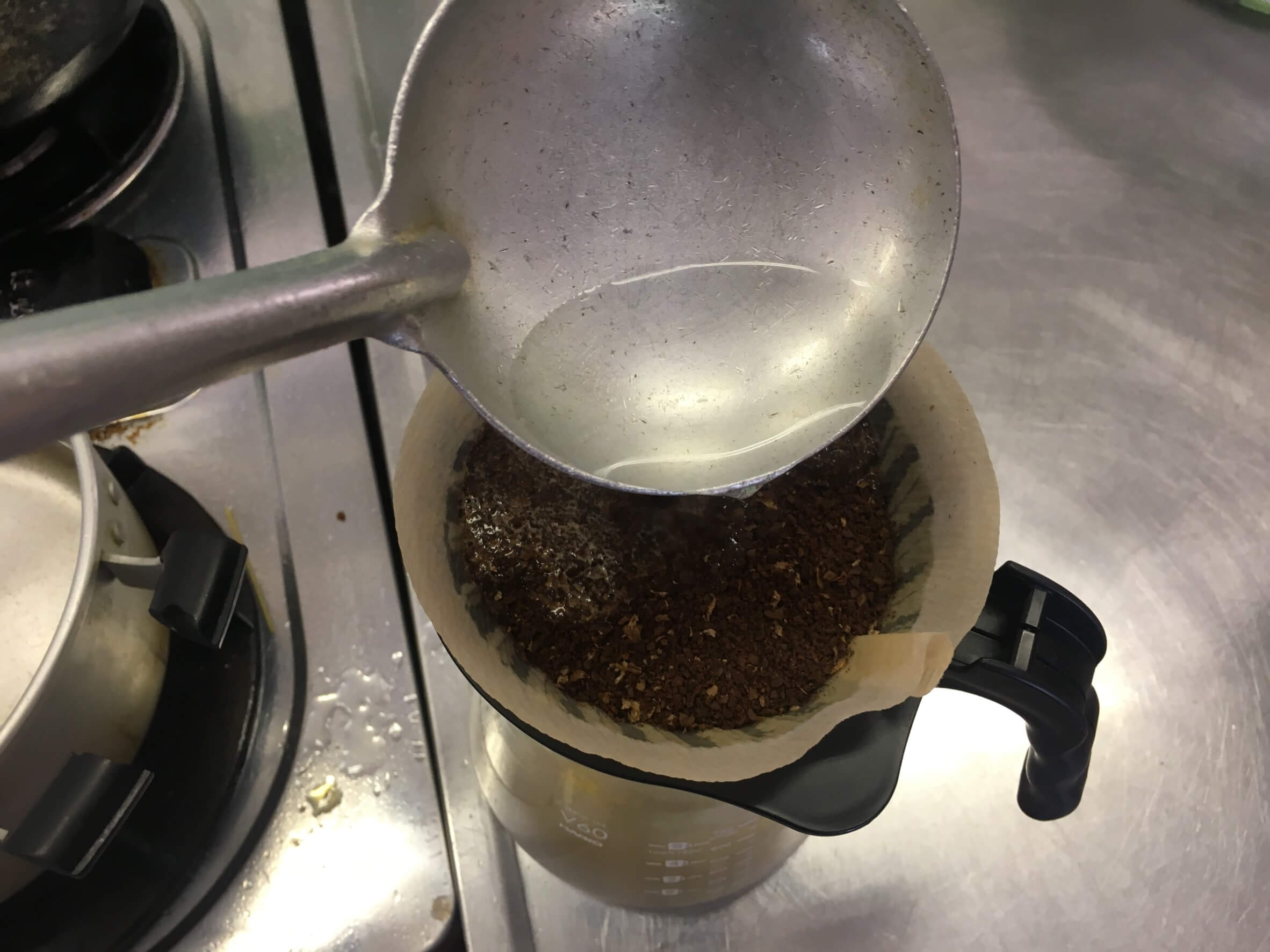 お玉でコーヒー
