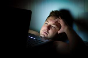 クラウドワークスで★1評価が付く！？途中終了リクエストの自動評価システムとは