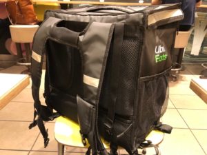 UberEats（ウーバーイーツ）配達用バッグを交換した時の様子をレビュー。予約や面倒な手続きは不要。