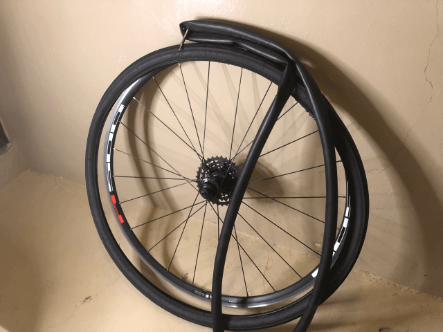 タイヤ 自転車 外し方 タイヤレバー 使わない