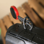 小さなストラップ穴に太いヒモを通す方法 VLOGCAM ZV1カメラにて