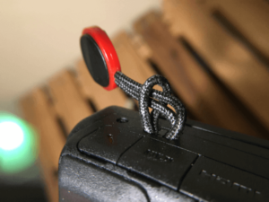 小さなストラップ穴に太いヒモを通す方法 VLOGCAM ZV1カメラにて