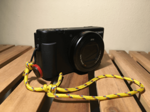 材料費20円。格安でカメラ用ハンドストラップを自作する方法