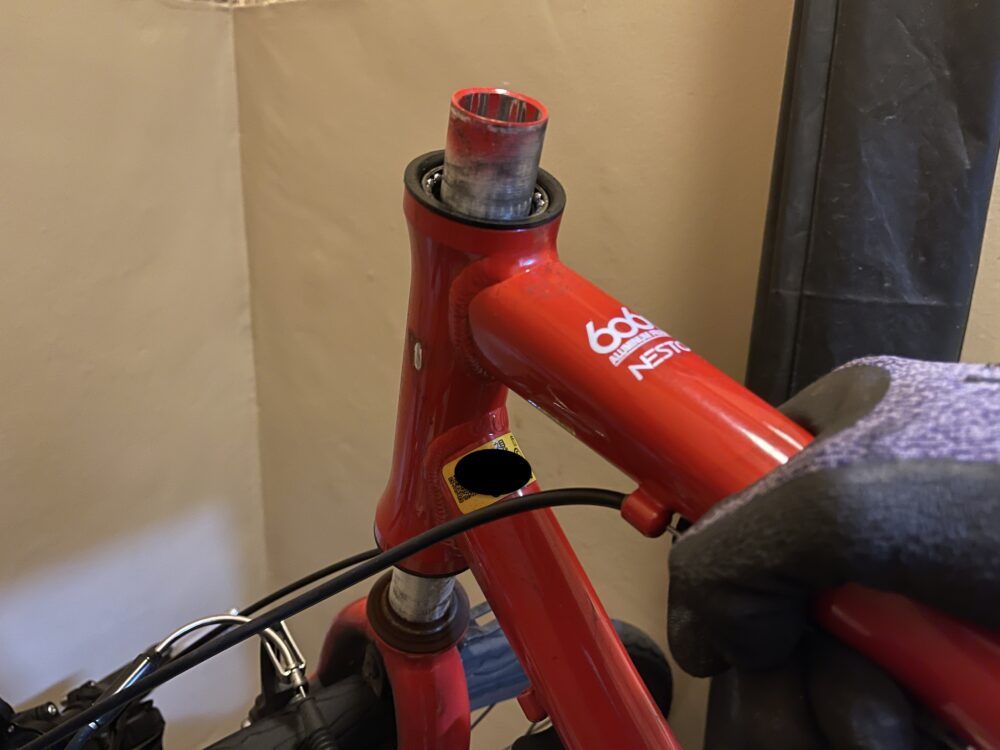 自転車のハンドルが動かない 原因を特定 メンテナンスしてみた クロスバイク編 自転車のハンドルが動かない 原因を特定 メンテナンスしてみた クロスバイク編